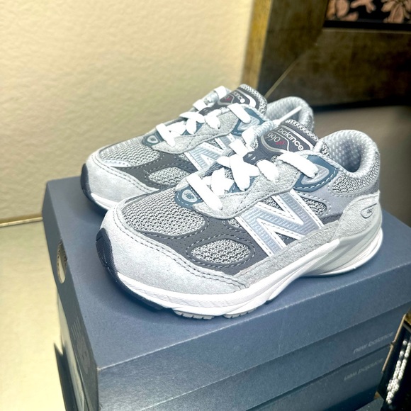 Kids New Balance Sneakers, 990v6, grey. Size 7med. - Picture 5 of 8